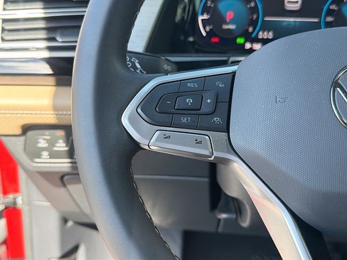 Used 2024 Volkswagen Atlas Cross Sport SE w/ Panoramic Sunroof Package FWD image 37