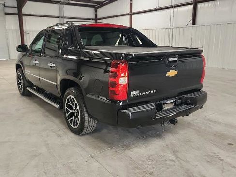 Used 2013 Chevrolet Avalanche LTZ RWD image 3
