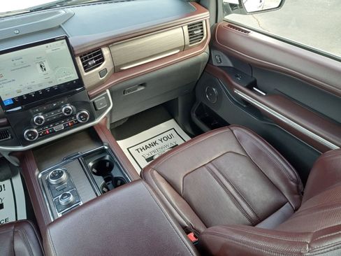Used 2024 Ford Expedition Limited image 18