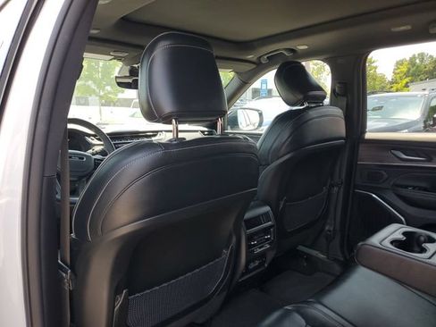 Certified 2023 Jeep Grand Cherokee Overland AWD/4WD image 15
