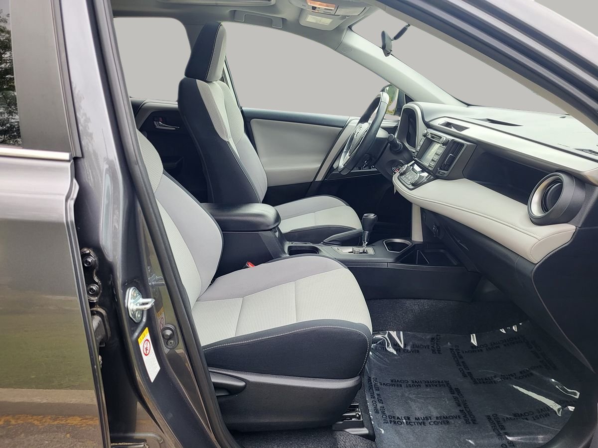 Used 2016 Toyota RAV4 XLE AWD/4WD image 18