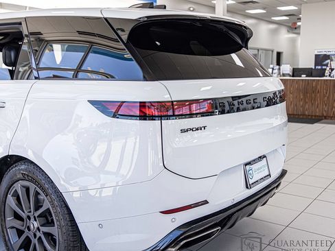 Used 2024 Land Rover Range Rover Sport Dynamic SE AWD/4WD image 12