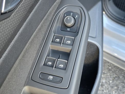 Used 2022 Volkswagen GTI SE image 18