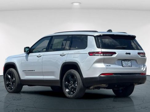 Used 2025 Jeep Grand Cherokee L Altitude w/ Trailer Tow Package AWD/4WD image 8