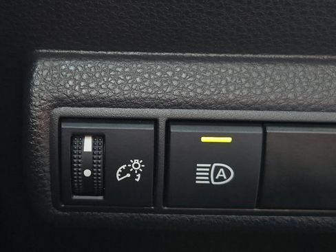 Used 2026 Toyota Corolla SE image 8