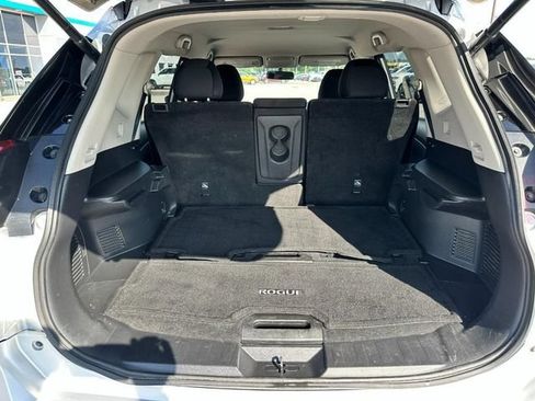 Used 2018 Nissan Rogue SV FWD image 5