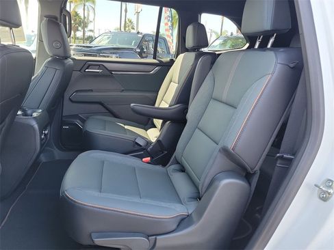 Used 2025 GMC Acadia AT4 image 24