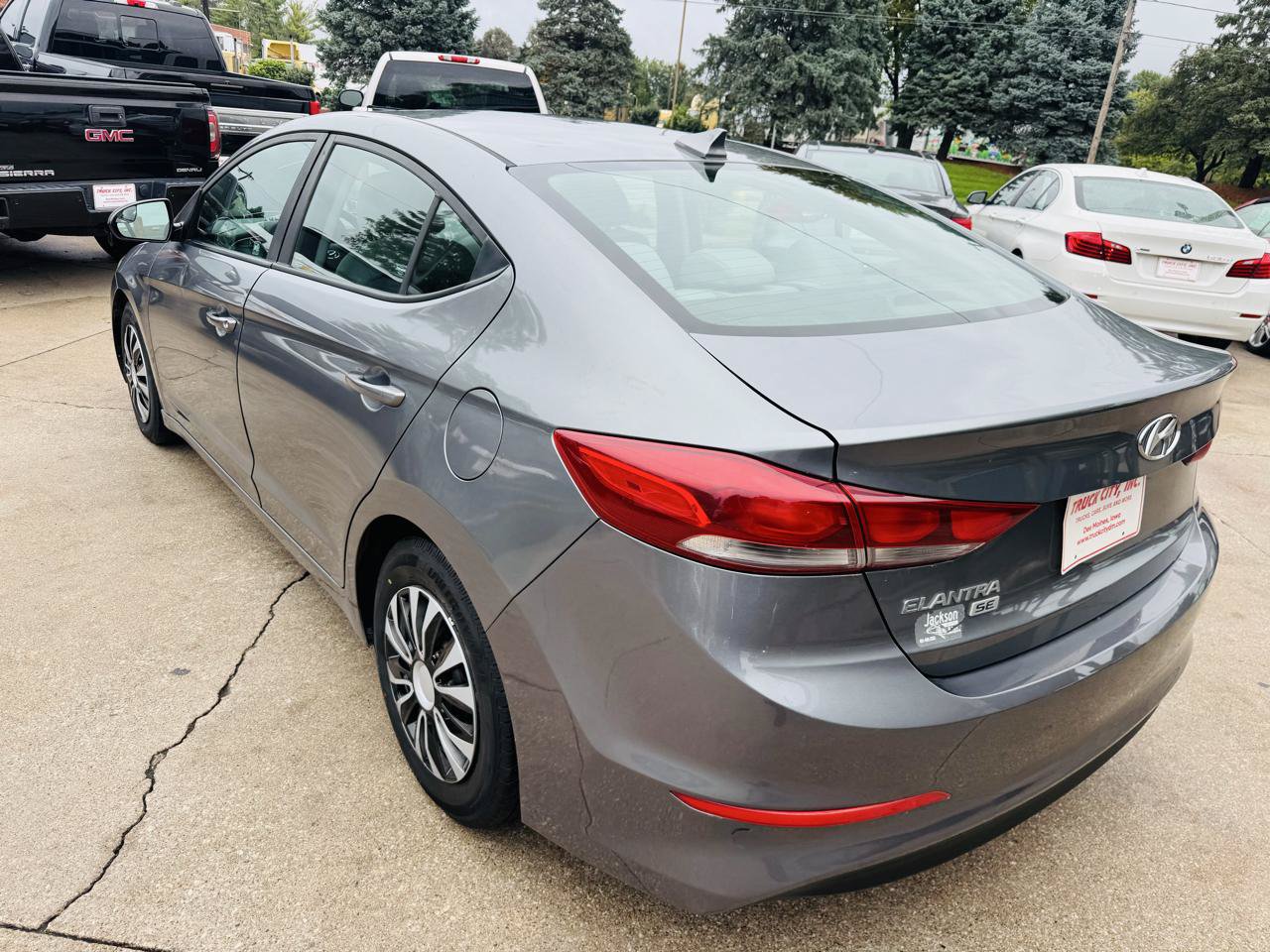 Used 2017 Hyundai Elantra SE FWD image 5