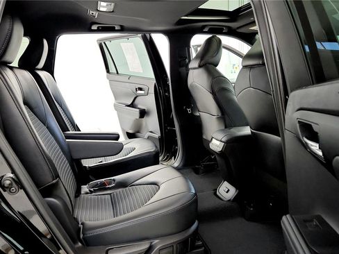 Used 2021 Toyota Highlander XSE image 18