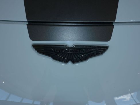 Used 2023 Aston Martin V8 Vantage Coupe RWD image 13