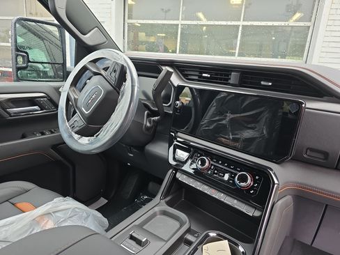 New 2026 GMC Sierra 2500 AT4 w/ AT4 Premium Plus Package AWD/4WD image 10
