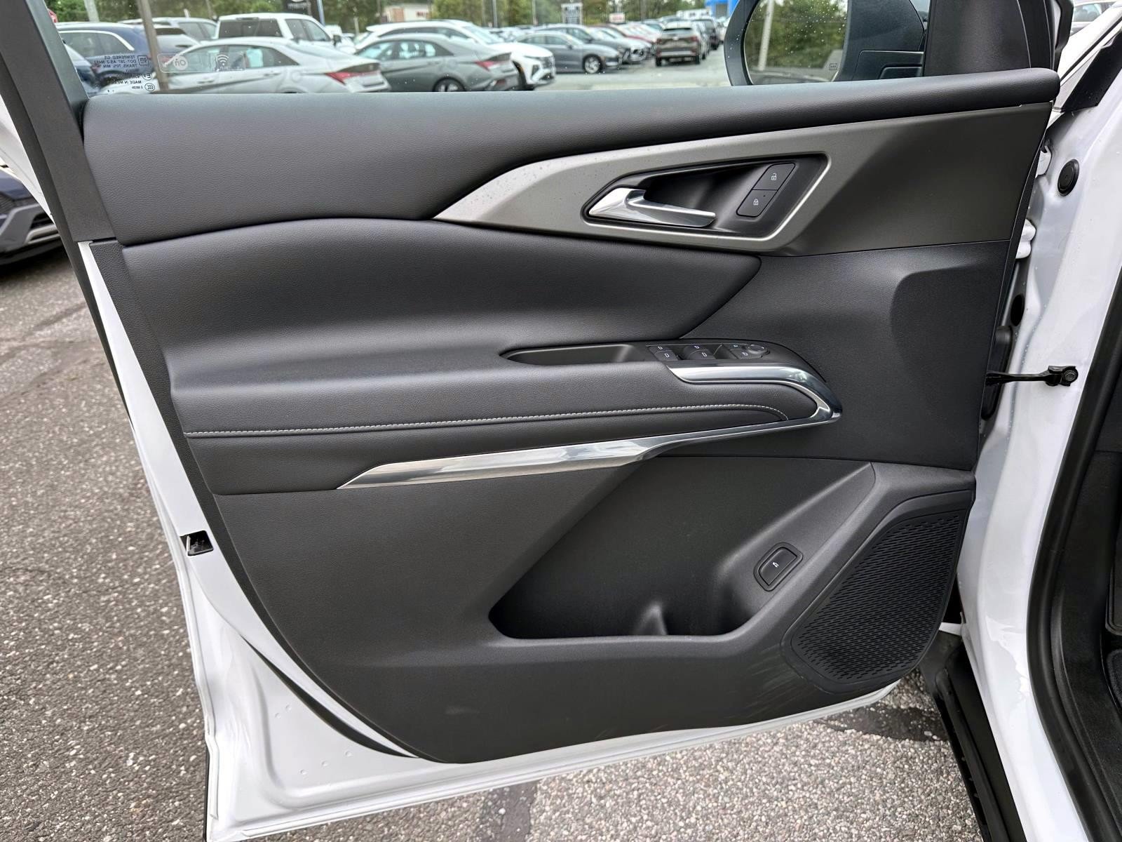 Used 2024 Chevrolet Traverse LS AWD/4WD image 8