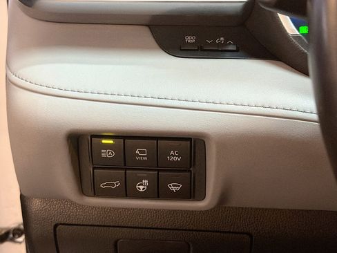 Used 2022 Toyota Highlander Limited image 17