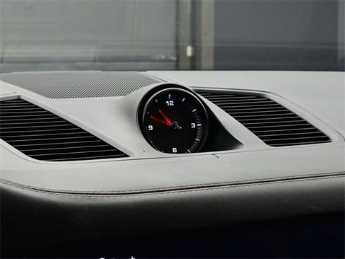 Used 2023 Porsche Cayenne Platinum Edition image 12