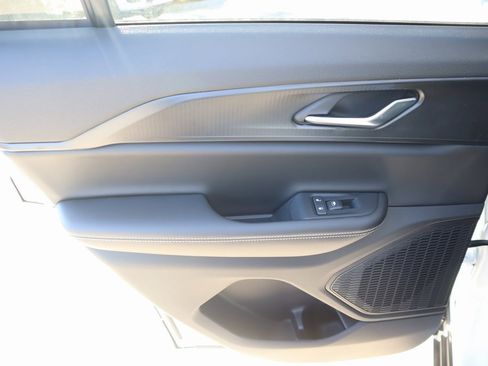 New 2025 Jeep Grand Cherokee Altitude image 17