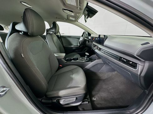 Used 2025 Kia K4 LXS image 29