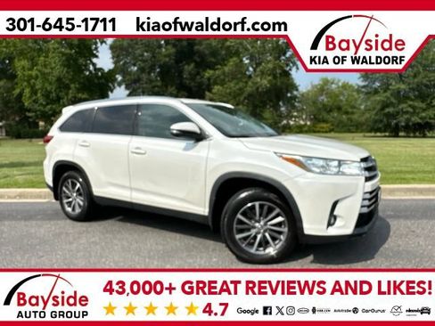 Used 2019 Toyota Highlander XLE AWD/4WD image 1
