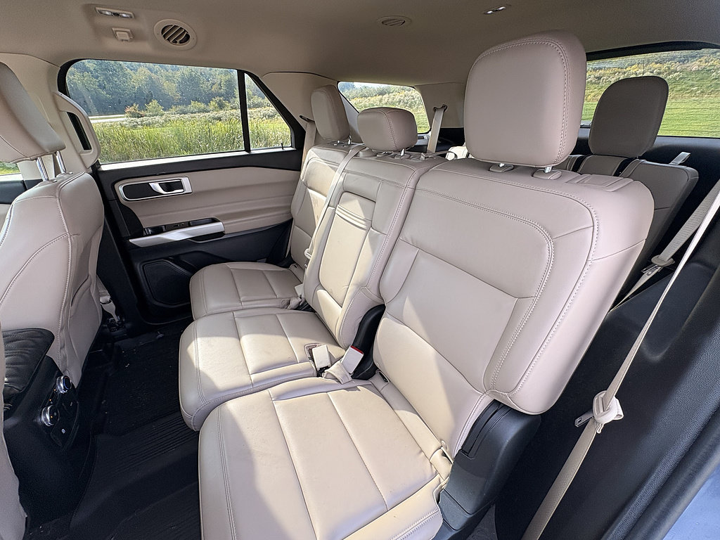 Used 2021 Ford Explorer XLT w/ Equipment Group 202A AWD/4WD image 19