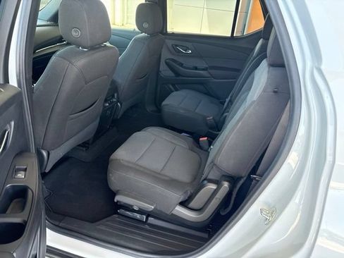 Used 2023 Chevrolet Traverse LT AWD/4WD image 4