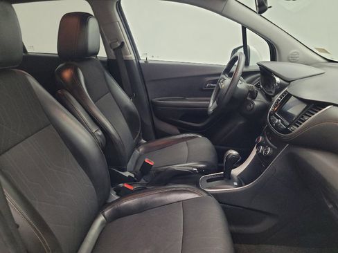Used 2022 Chevrolet Trax LT AWD/4WD image 21