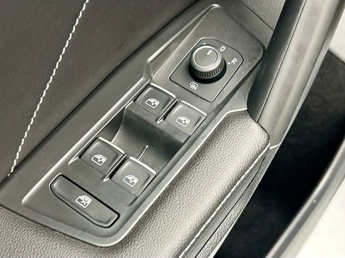 Certified 2023 Volkswagen Tiguan SE w/ Panoramic Sunroof Package image 21