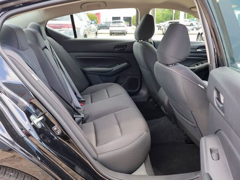 Used 2025 Nissan Altima 2.5 SV FWD image 10
