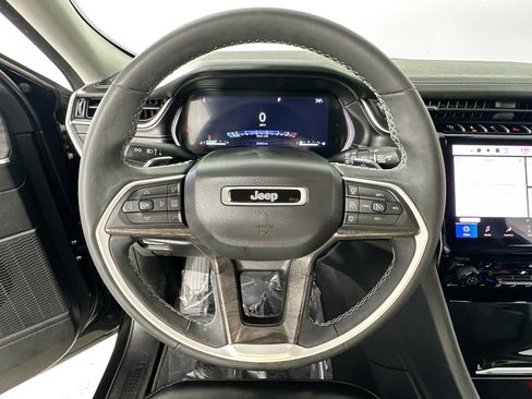 Used 2023 Jeep Grand Cherokee L Limited RWD image 11