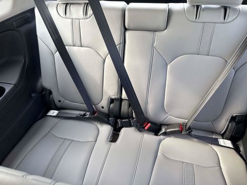 Certified 2024 Honda Pilot Touring image 15