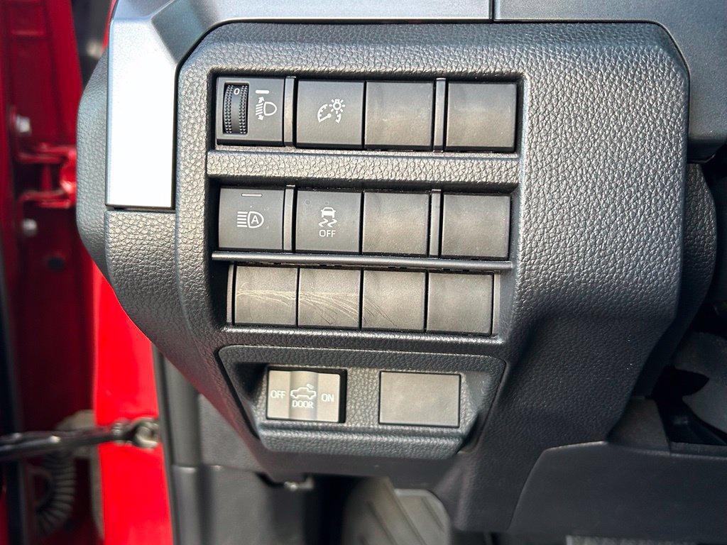 Used 2025 Toyota Tacoma SR5 AWD/4WD image 17