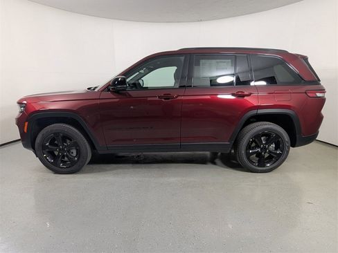 New 2025 Jeep Grand Cherokee Limited w/ Luxury Tech Group II image 4