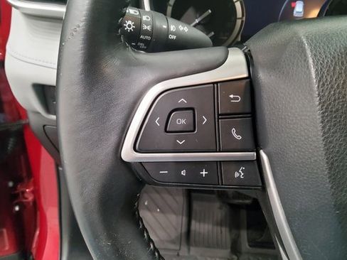 Used 2022 Toyota Highlander XLE image 28