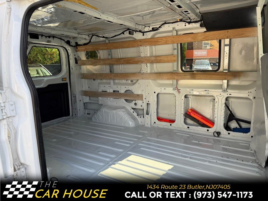Used 2015 Ford Transit 250 130 Low Roof w/ Exterior Upgrade Package RWD image 18
