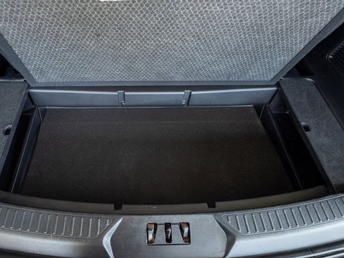 Used 2022 Ford Explorer XLT w/ Equipment Group 202A image 26