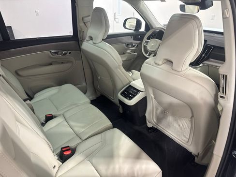Used 2025 Volvo XC90 B5 Ultra AWD/4WD image 24