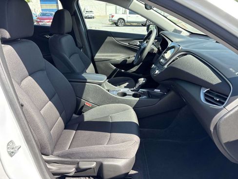 Used 2025 Chevrolet Malibu LT FWD image 26