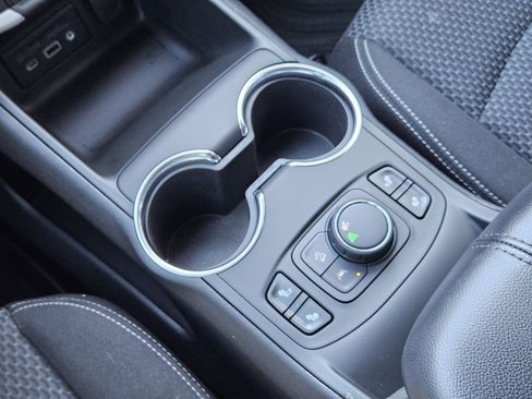 Used 2022 GMC Terrain SLE w/ Driver Convenience Package image 19