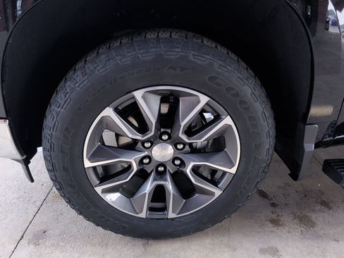 Used 2022 Chevrolet Silverado 1500 LT AWD/4WD image 24