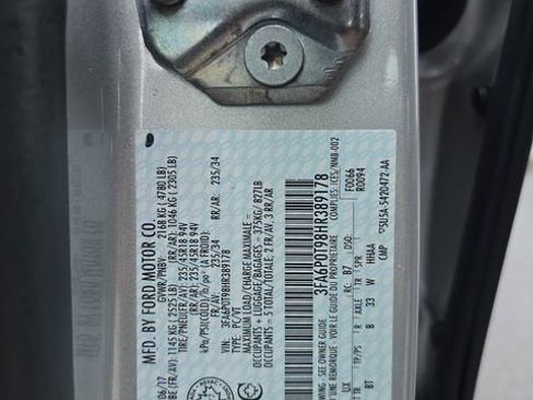 Used 2017 Ford Fusion SE w/ Equipment Group 202A image 29