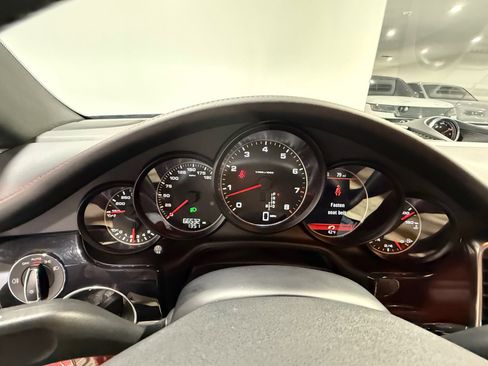 Used 2016 Porsche Panamera 4 image 32
