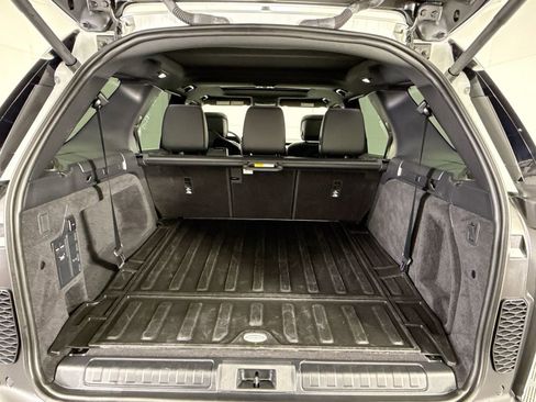 Certified 2025 Land Rover Discovery S image 27