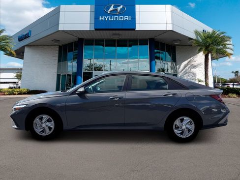 New 2026 Hyundai Elantra SE FWD image 3