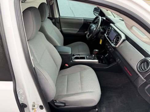 Used 2020 Toyota Tacoma SR5 RWD image 17