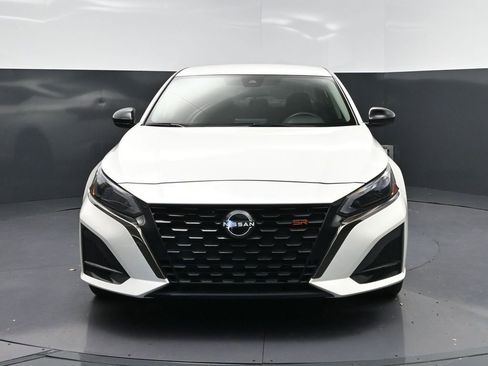 Used 2024 Nissan Altima 2.5 SR image 10