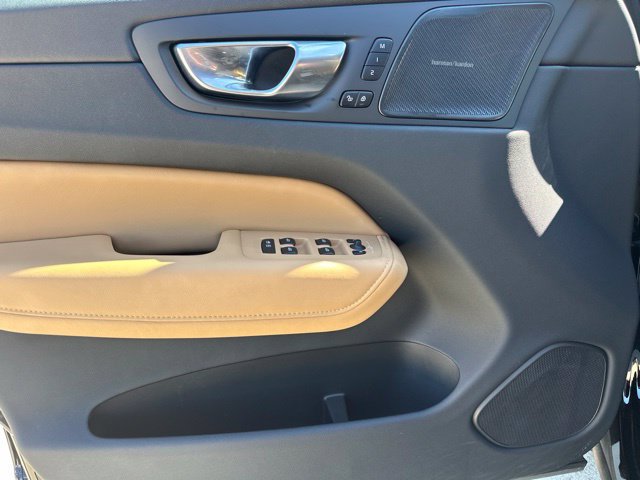 Certified 2023 Volvo XC60 B6 Ultimate w/ Protection Package Premier AWD/4WD image 17