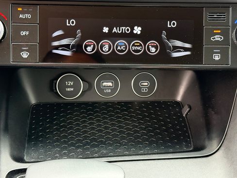 Used 2025 Genesis G70 2.5T AWD/4WD image 23