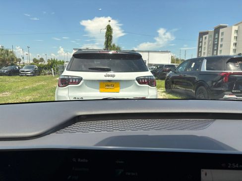 Used 2026 Kia Carnival FWD image 14