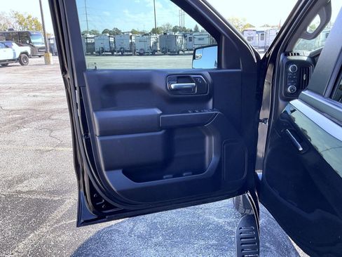 Used 2024 GMC Sierra 1500 Pro w/ Graphite Edition image 9