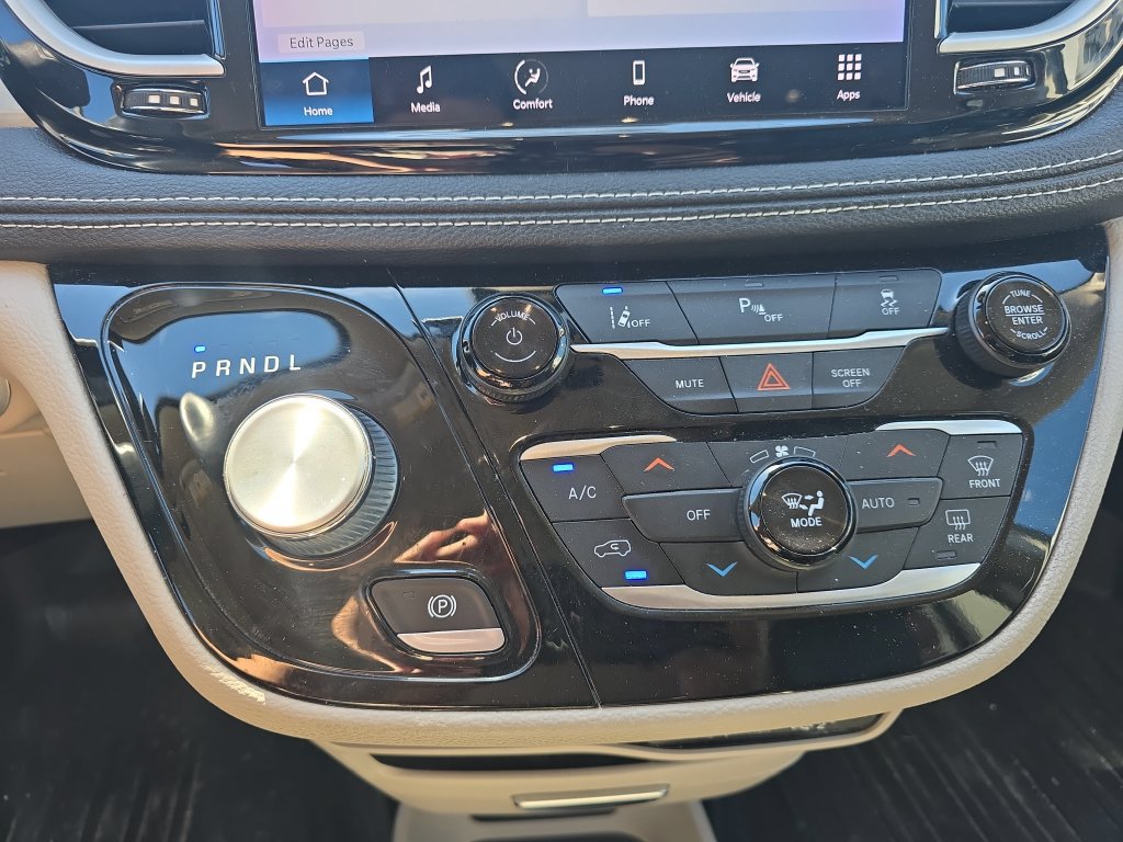 Used 2022 Chrysler Pacifica Touring-L FWD image 21