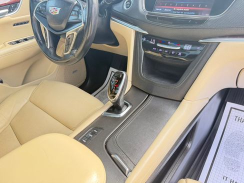 Used 2018 Cadillac XT5 Luxury w/ Driver Awareness Package AWD/4WD image 18