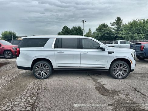 New 2026 GMC Yukon XL Denali Ultimate w/ LPO, Floor Liner Package AWD/4WD image 10